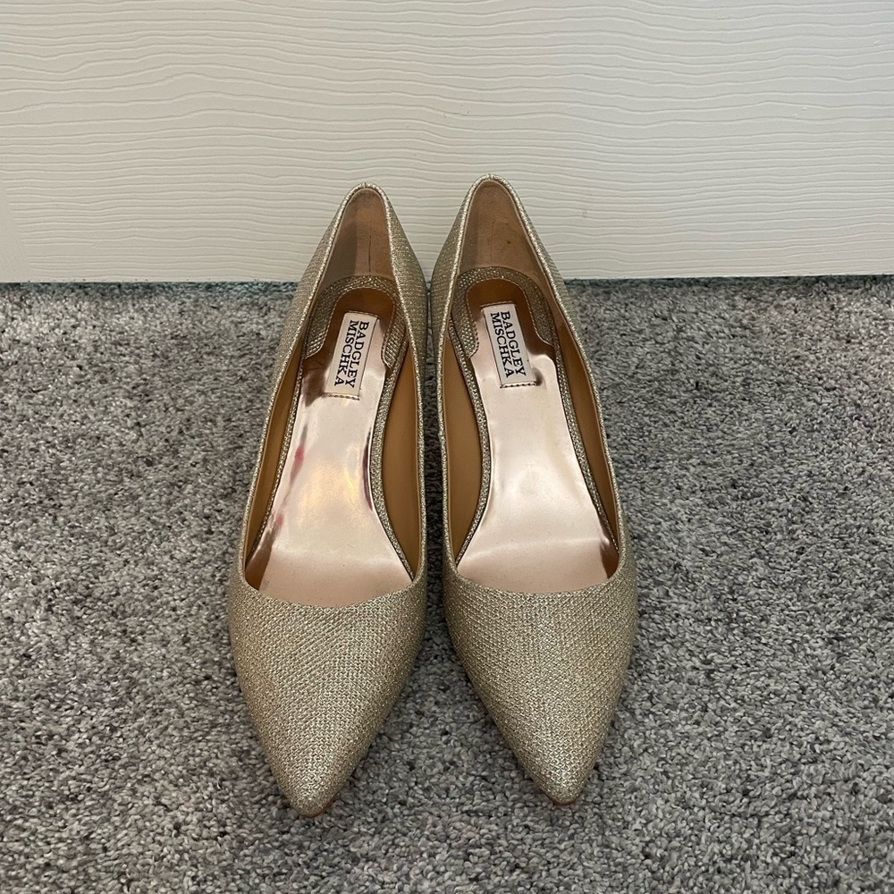 Badgley Mischka Size 9.5 Gold Pointed-Toe Heels